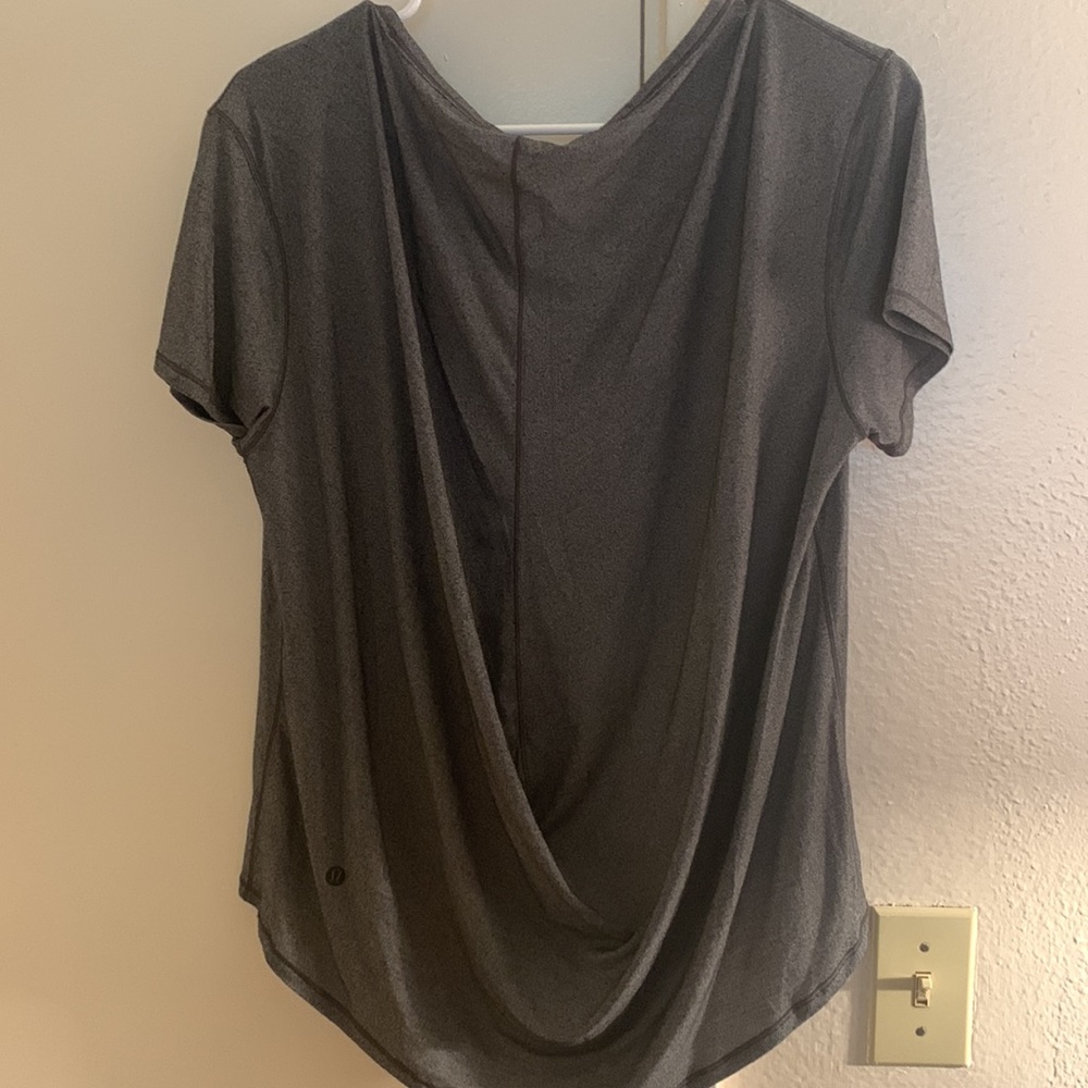 Lululemon Women’s top. Short sleeve. SIZE 10.